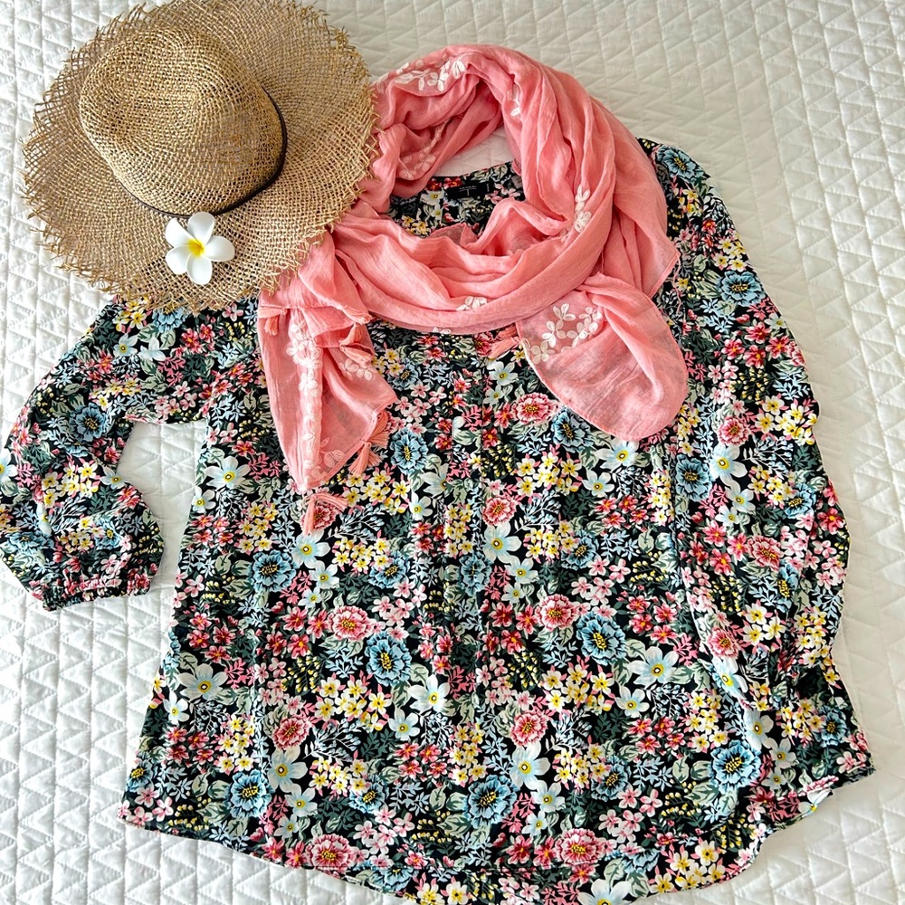 TAHARI Woman long sleeve floral blouse tunic top 1x